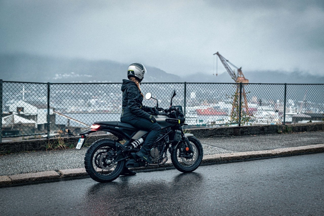 Husqvarna Svartpilen e Vitpilen 401: fuori cambia poco, dentro cambia tutto +VIDEO+